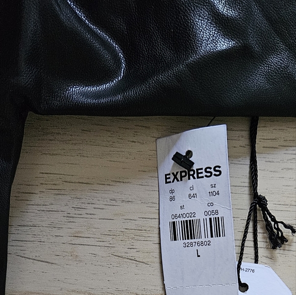 NWT Express Body contour collection top size L - Picture 5 of 5